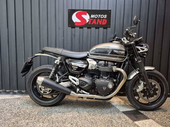 TRIUMPH STREET TWIN 